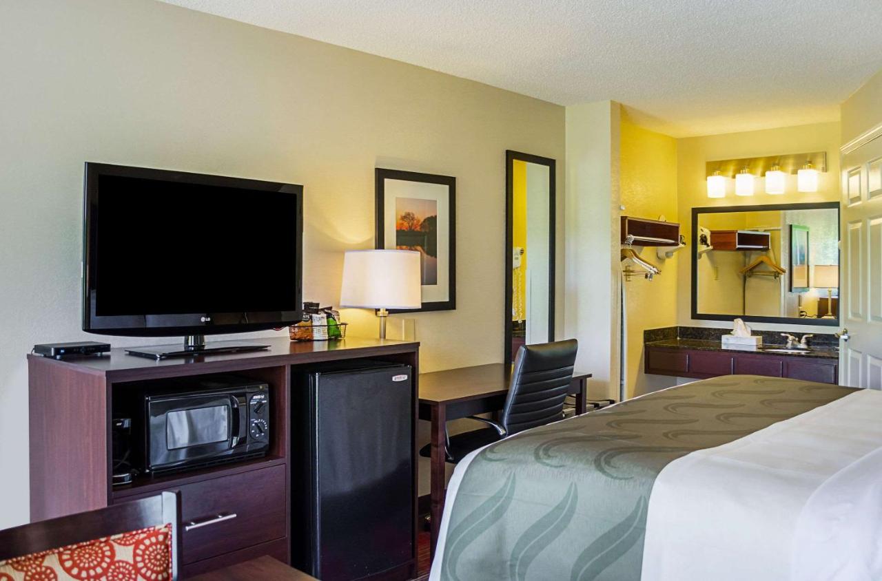 King Room - Smoking at Quality Inn Vicksburg
