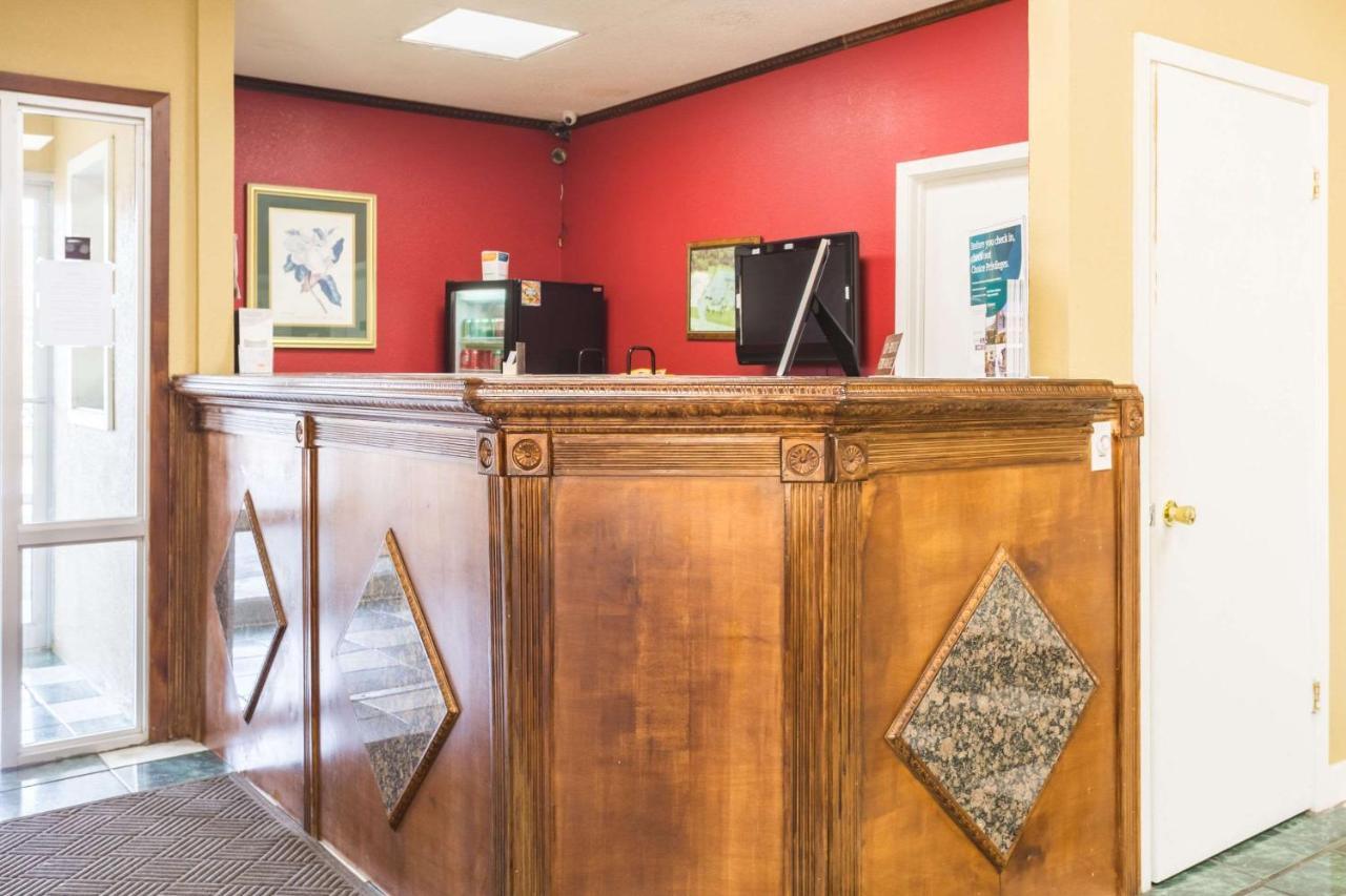 | Rodeway Inn Hazlehurst
