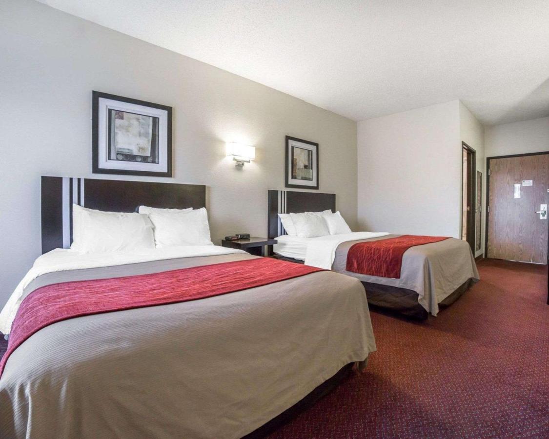 Deluxe Queen Room with Two Queen Beds at FairBridge Inn & Suites Glendive