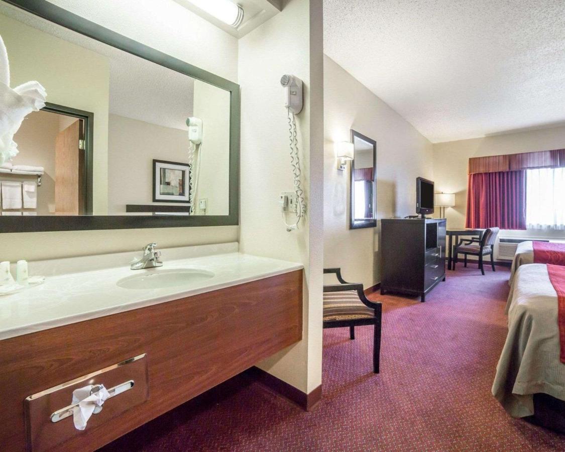 Deluxe Queen Room with Two Queen Beds at FairBridge Inn & Suites Glendive