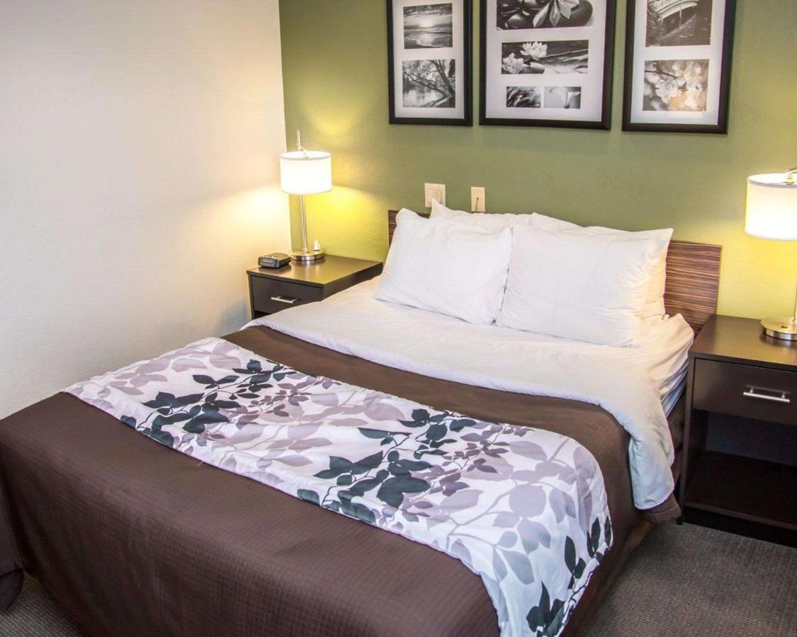 Queen Room -  Disability Access/Non-Smoking at Sleep Inn Charlotte University Place