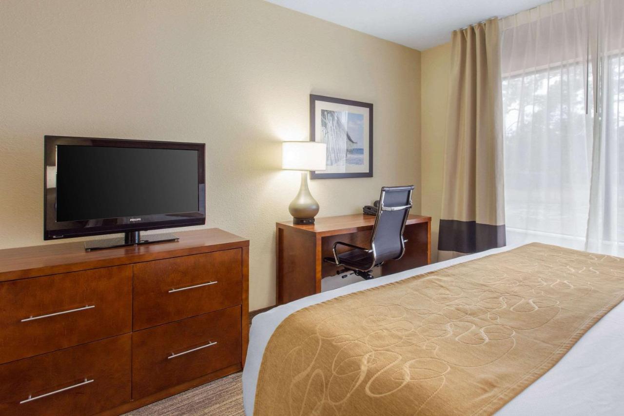 Room #49067303 at Comfort Suites Southport - Oak Island