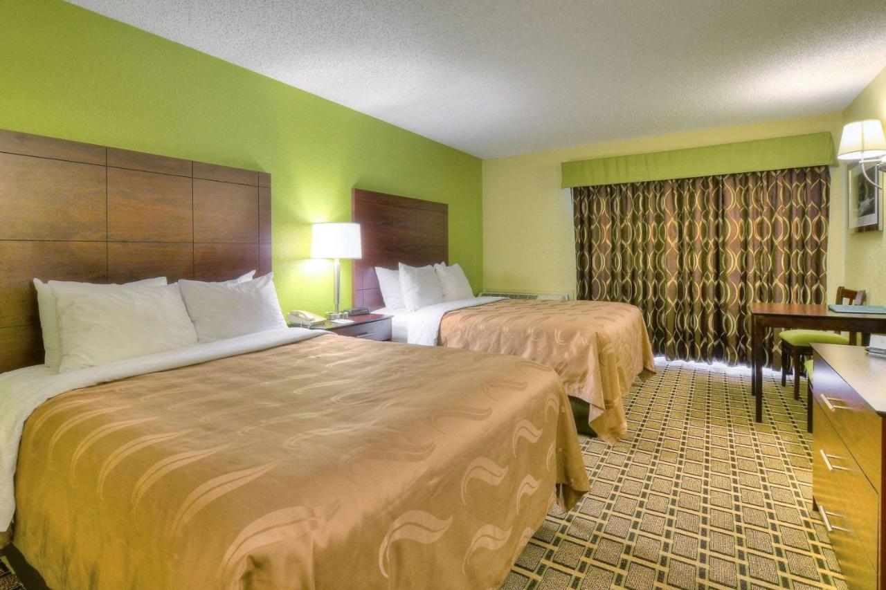 Queen Room with Two Queen Beds - Non-Smoking at Quality Inn Cherokee Riverside