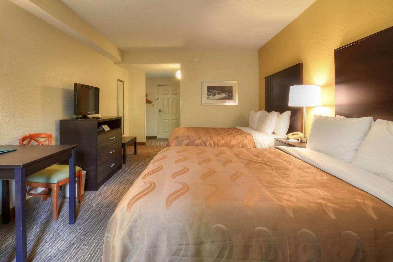 Queen Suite with Two Queen Beds and River View - Non-Smoking at Quality Inn Cherokee Riverside