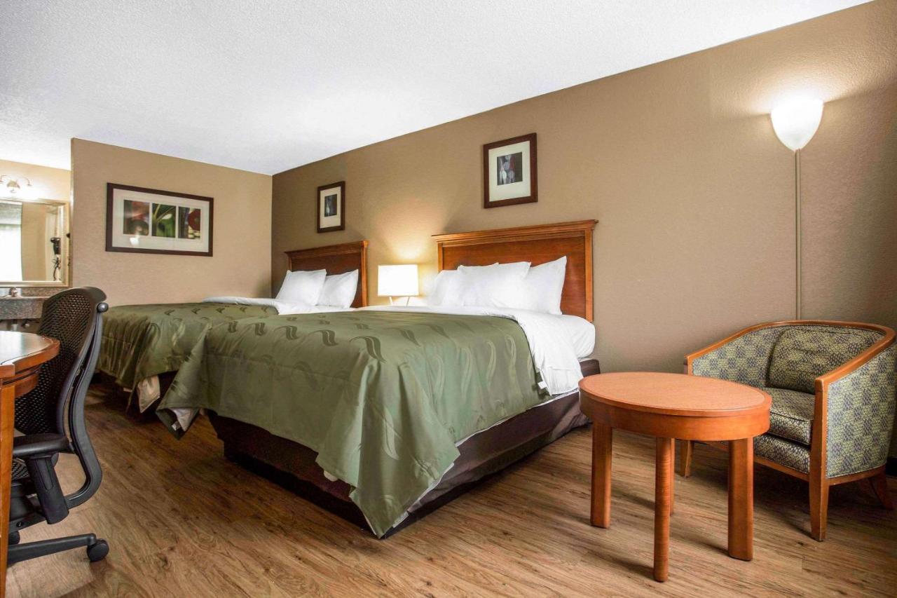 Queen Room with Two Queen Beds - Smoking at Quality Inn & Suites University Area