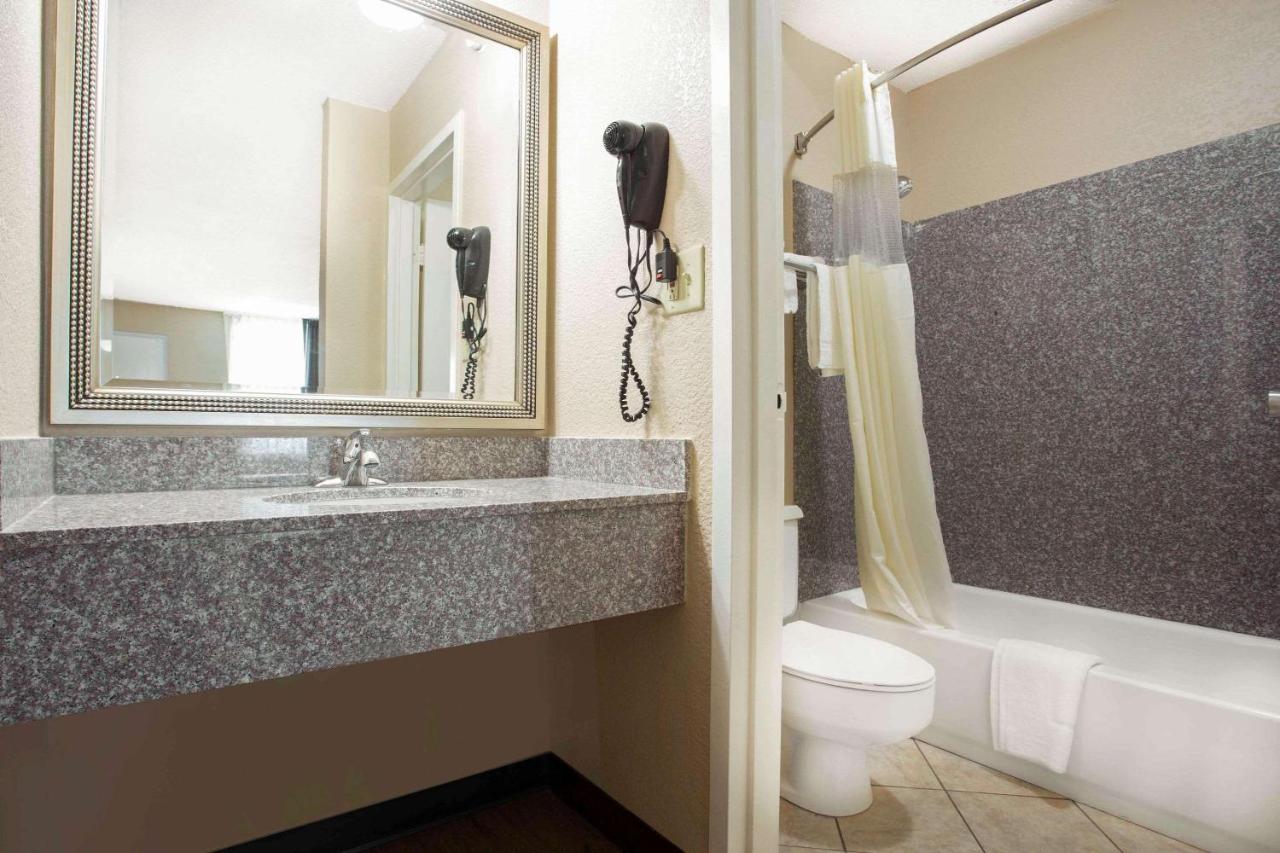 King Room - Smoking at Quality Inn & Suites University Area