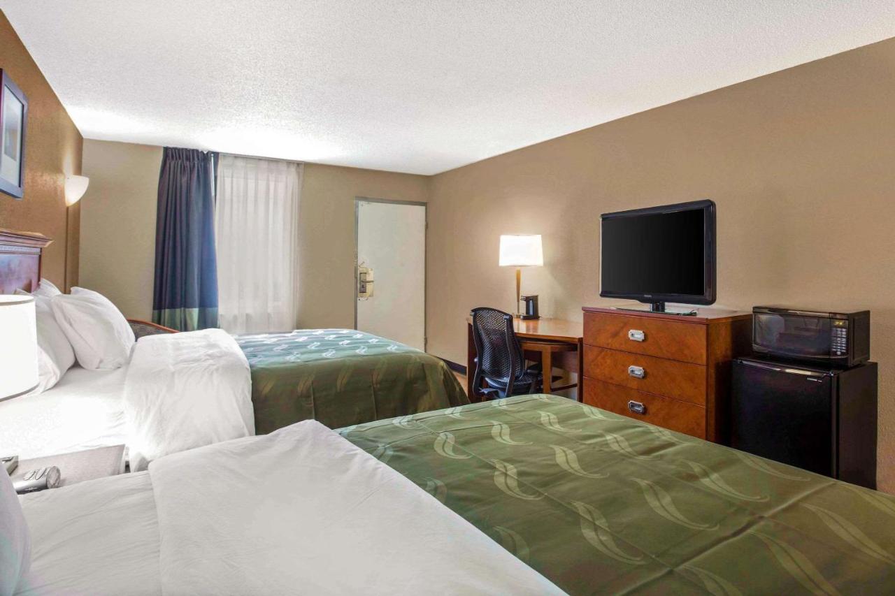Queen Room with Two Queen Beds - Smoking at Quality Inn & Suites University Area