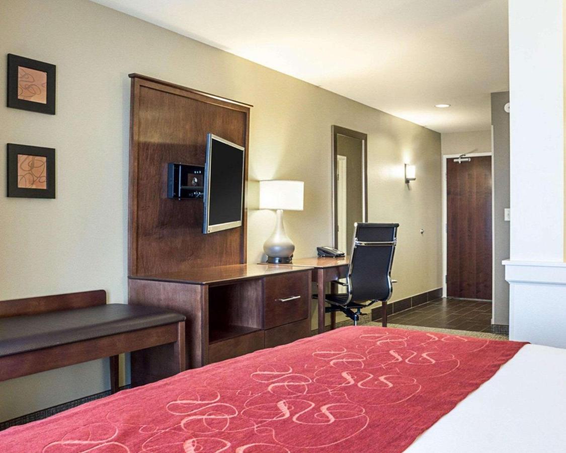 King Suite with Roll-In Shower - Accessible/Non-Smoking at Comfort Suites Fargo Medical Center