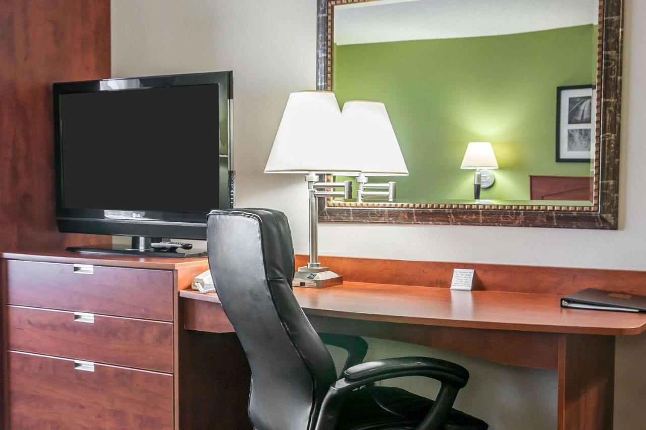 King Room - Non-Smoking at Sleep Inn & Suites Conference Center and Water Park