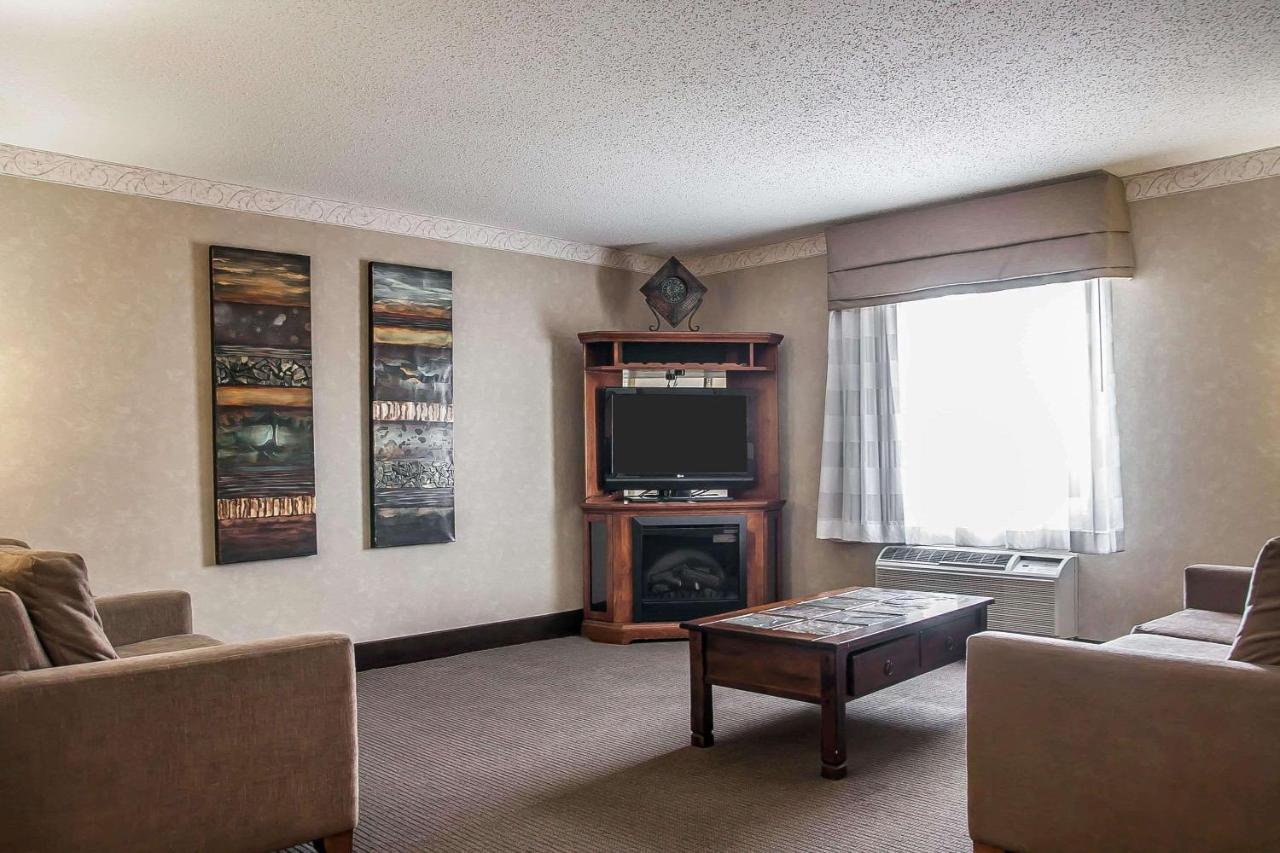 King Suite with Spa Bath and Fireplace - Non-Smoking at Sleep Inn & Suites Conference Center and Water Park
