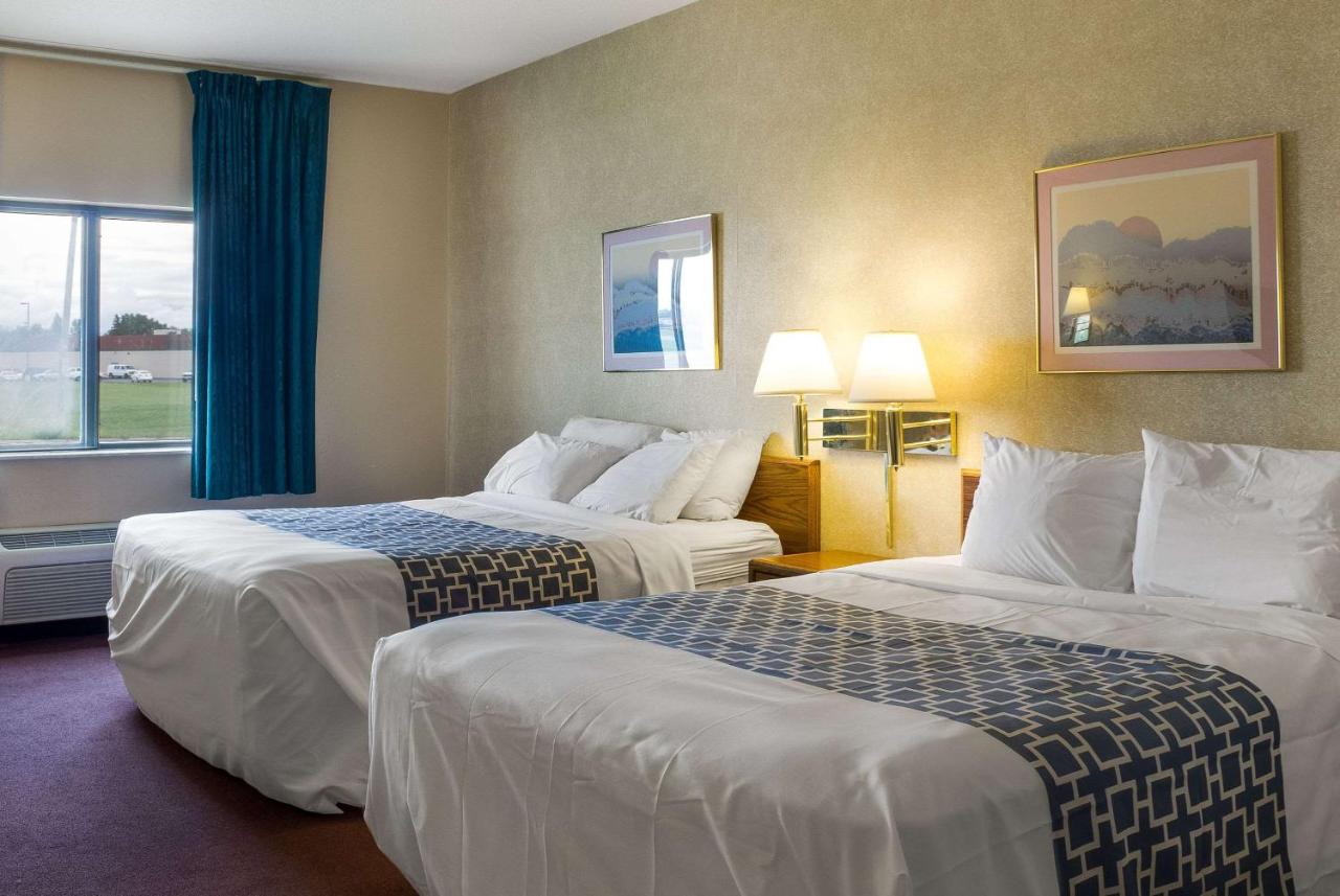 Queen Room with Two Queen Beds - Non-Smoking at Rodeway Inn Wahpeton