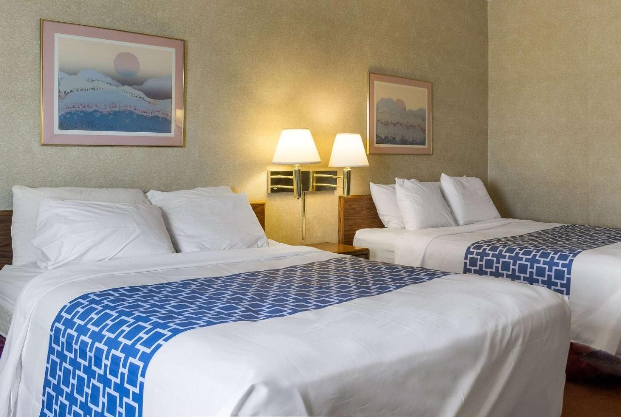 Queen Room with Two Queen Beds - Non-Smoking at Rodeway Inn Wahpeton
