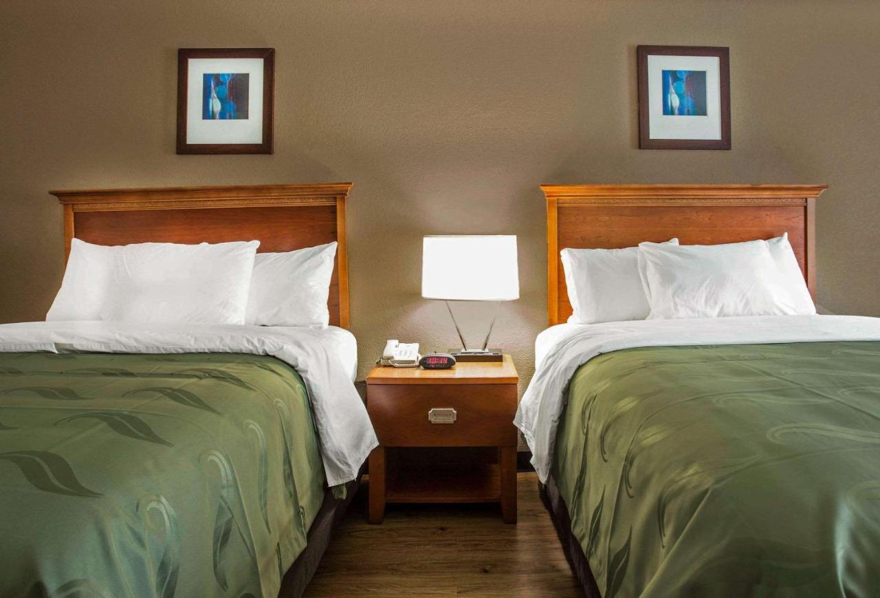 Queen Room with Two Queen Beds - Smoking at Quality Inn & Suites University Area