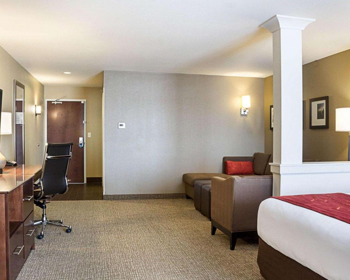 Queen Suite with Two Queen Beds - Non-Smoking at Comfort Suites Fargo Medical Center