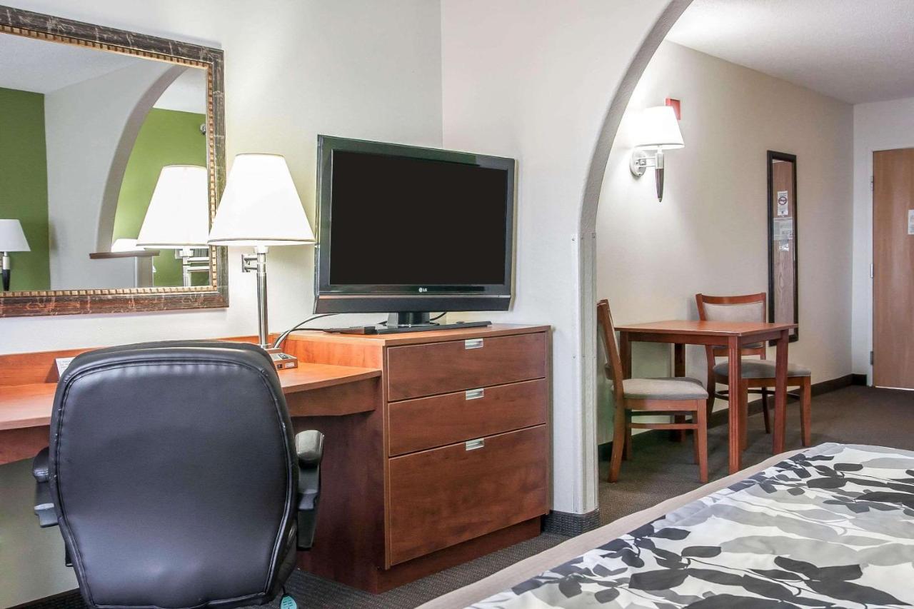 King Suite - Accessible/Non-Smoking at Sleep Inn & Suites Conference Center and Water Park