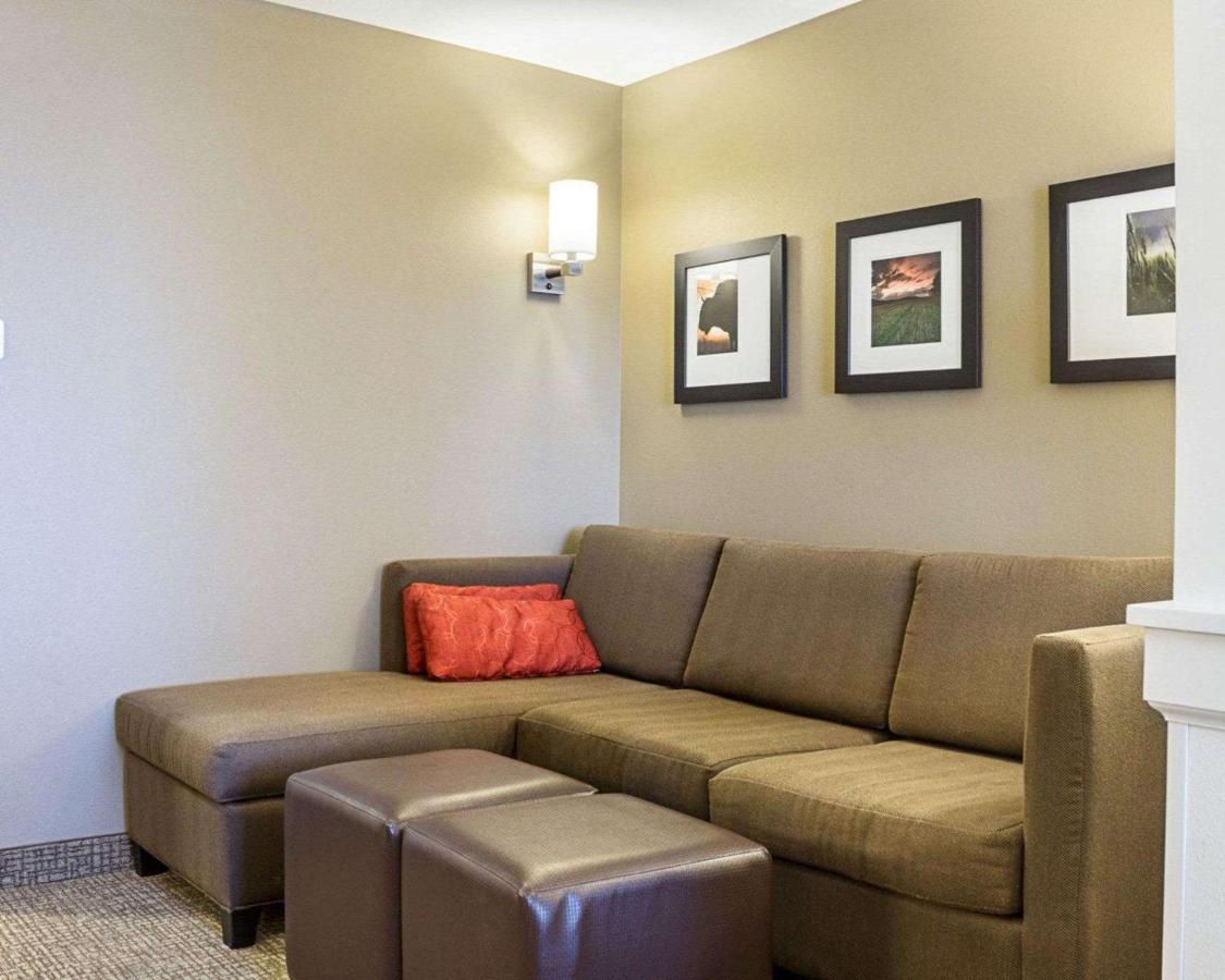 King Suite with Roll-In Shower - Accessible/Non-Smoking at Comfort Suites Fargo Medical Center