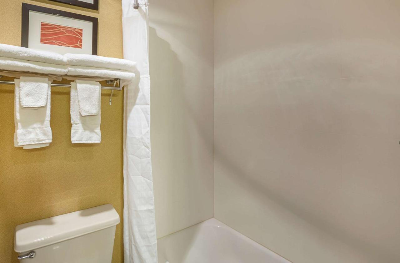 Double Room with Two Double Beds - Non-Smoking at Quality Inn York