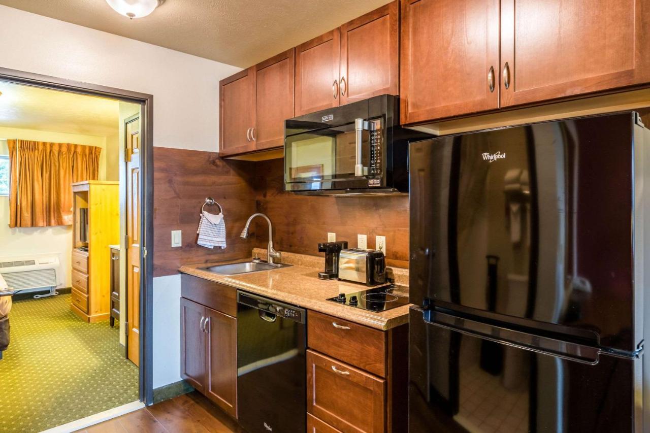 | Harmony Inn & Suites