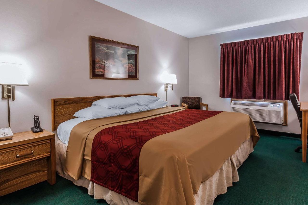 | Rodeway Inn Holdrege