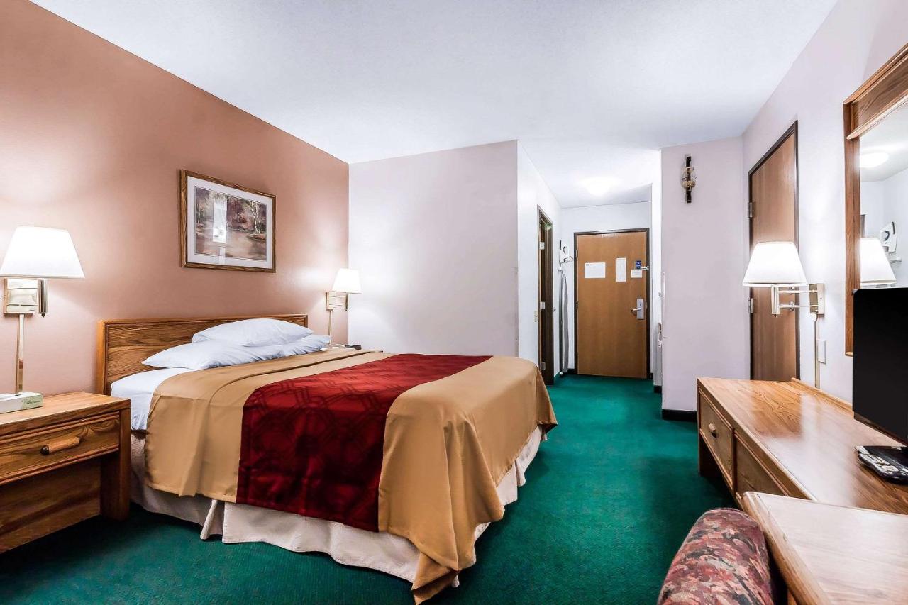 | Rodeway Inn Holdrege