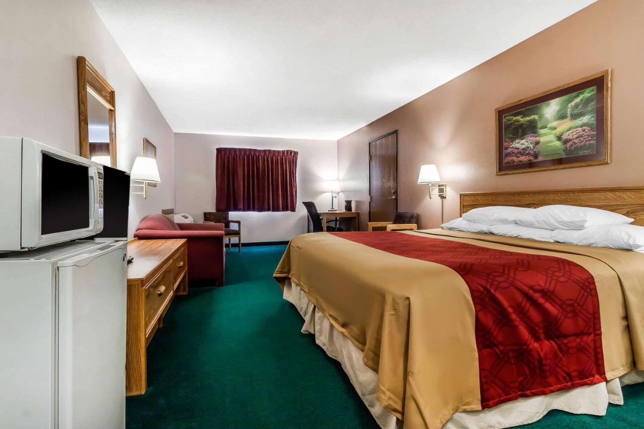 | Rodeway Inn Holdrege