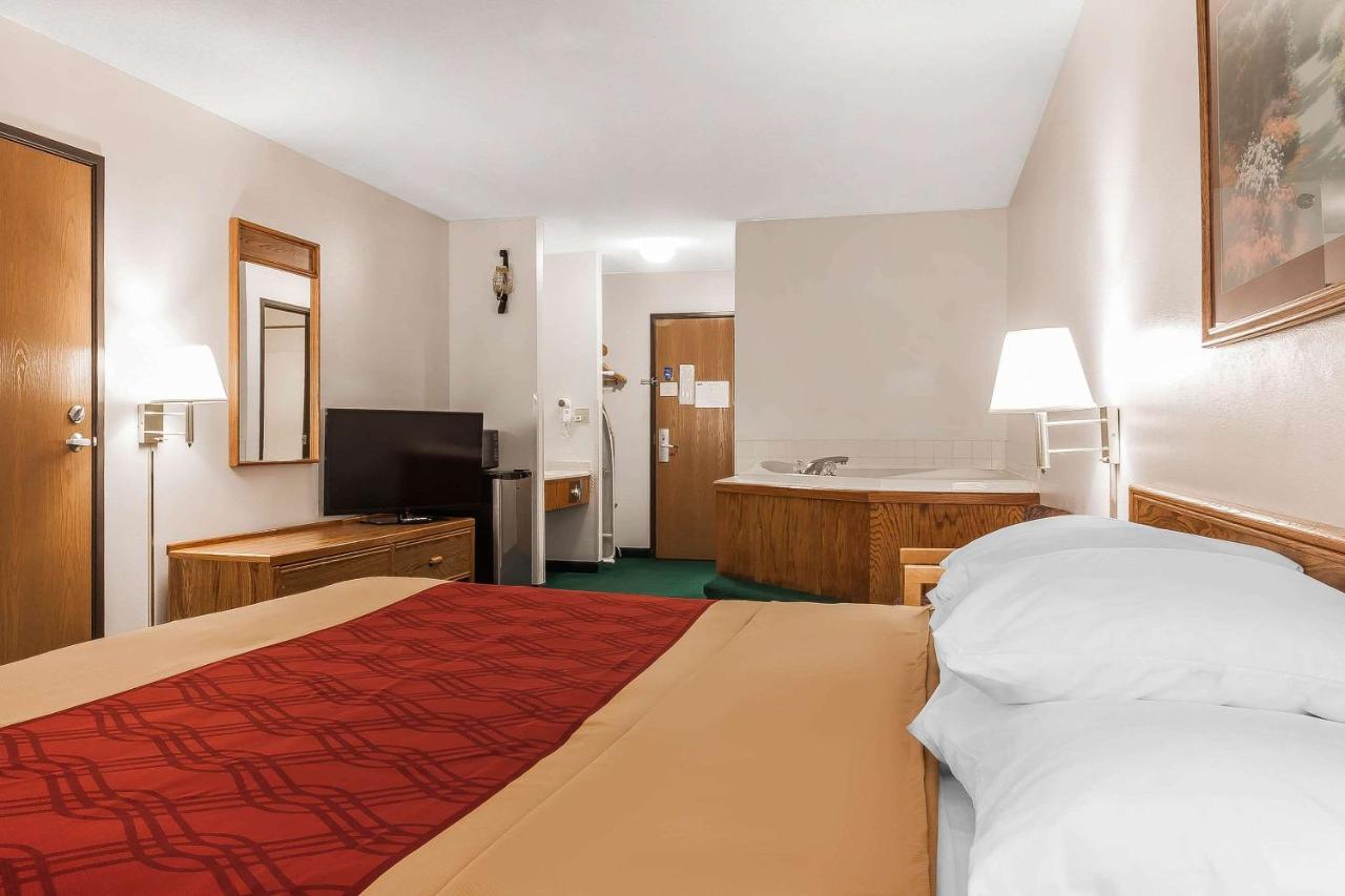 | Rodeway Inn Holdrege