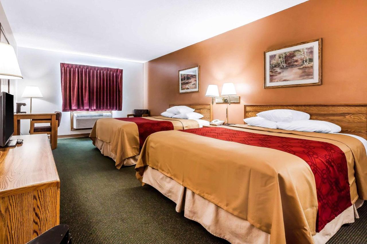 | Rodeway Inn Holdrege