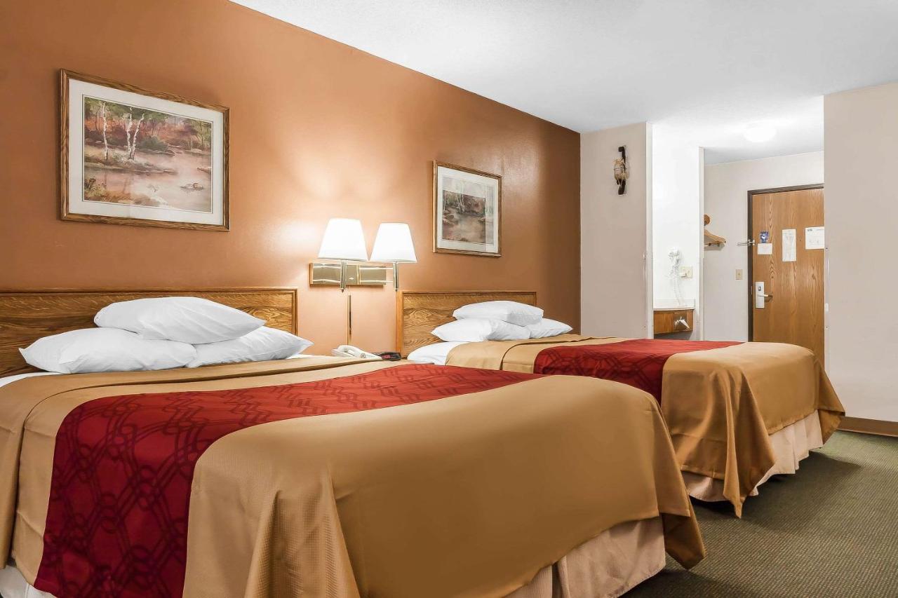 | Rodeway Inn Holdrege