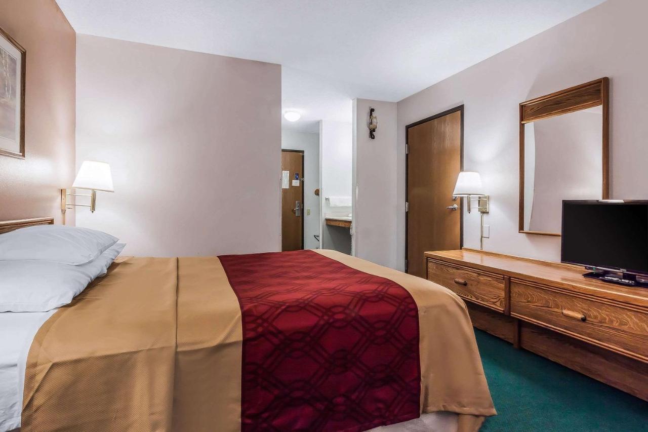 | Rodeway Inn Holdrege