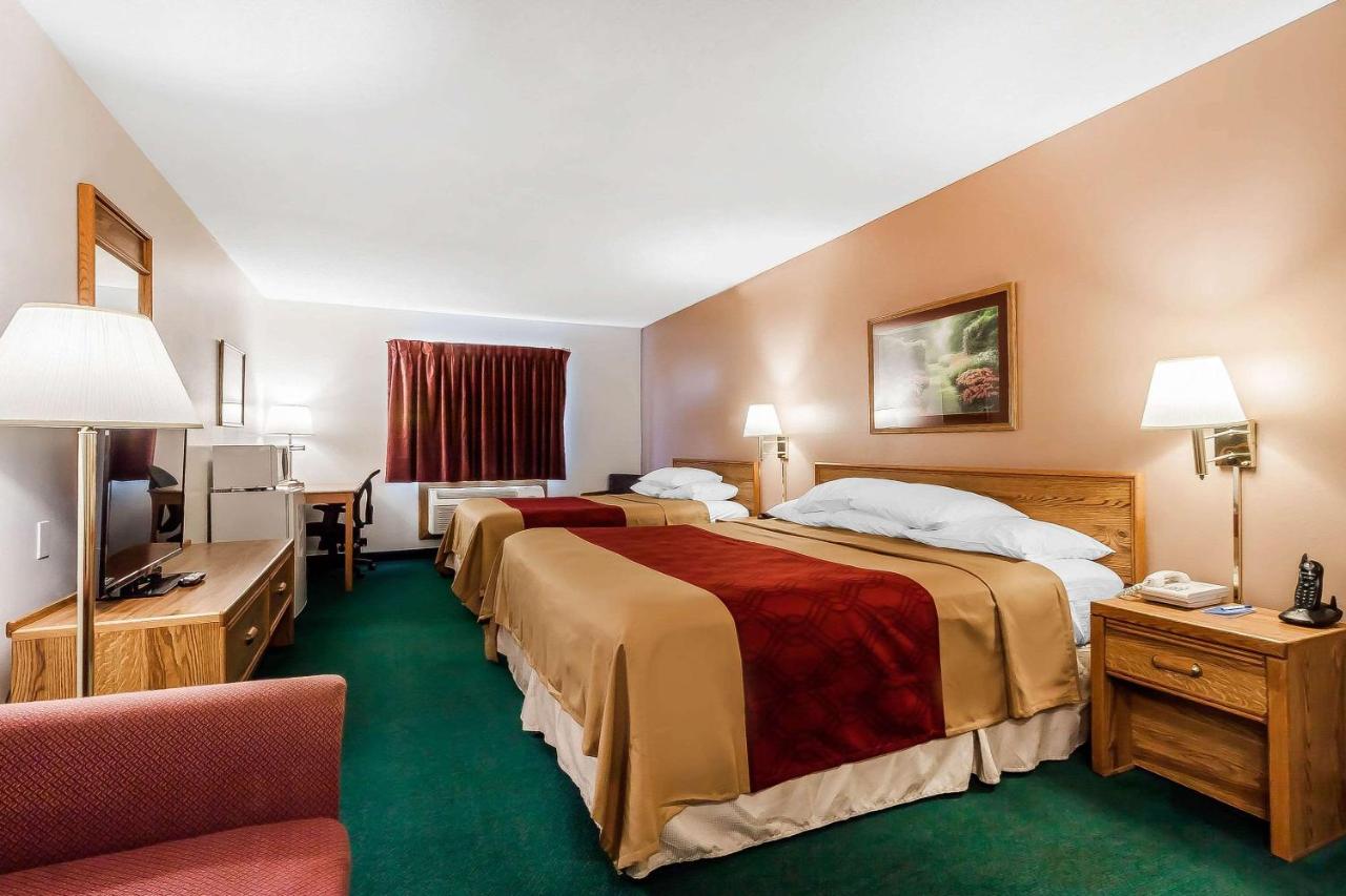 | Rodeway Inn Holdrege