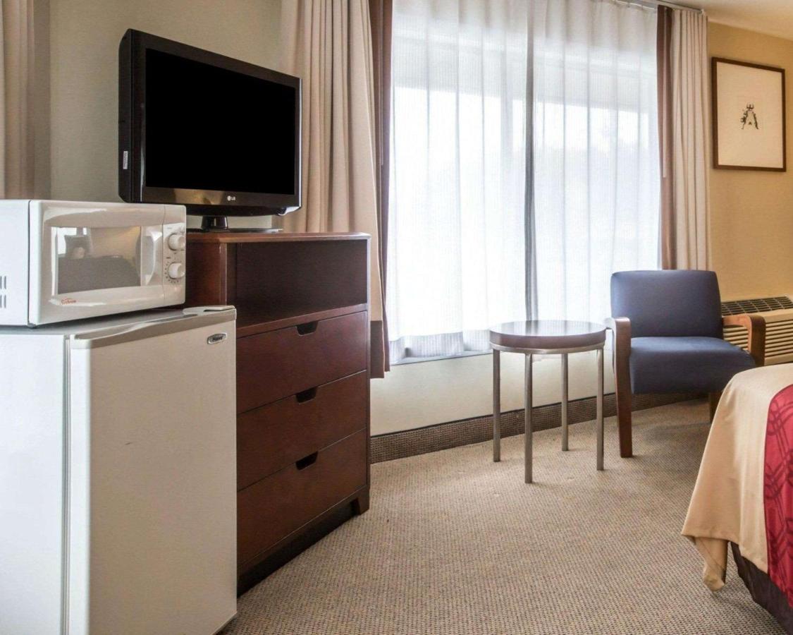 | Econo Lodge Lakes Region