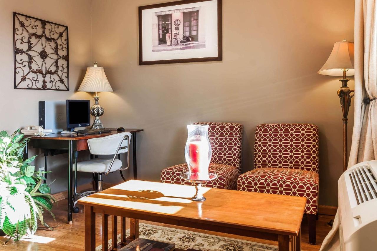 | Rodeway Inn Holdrege
