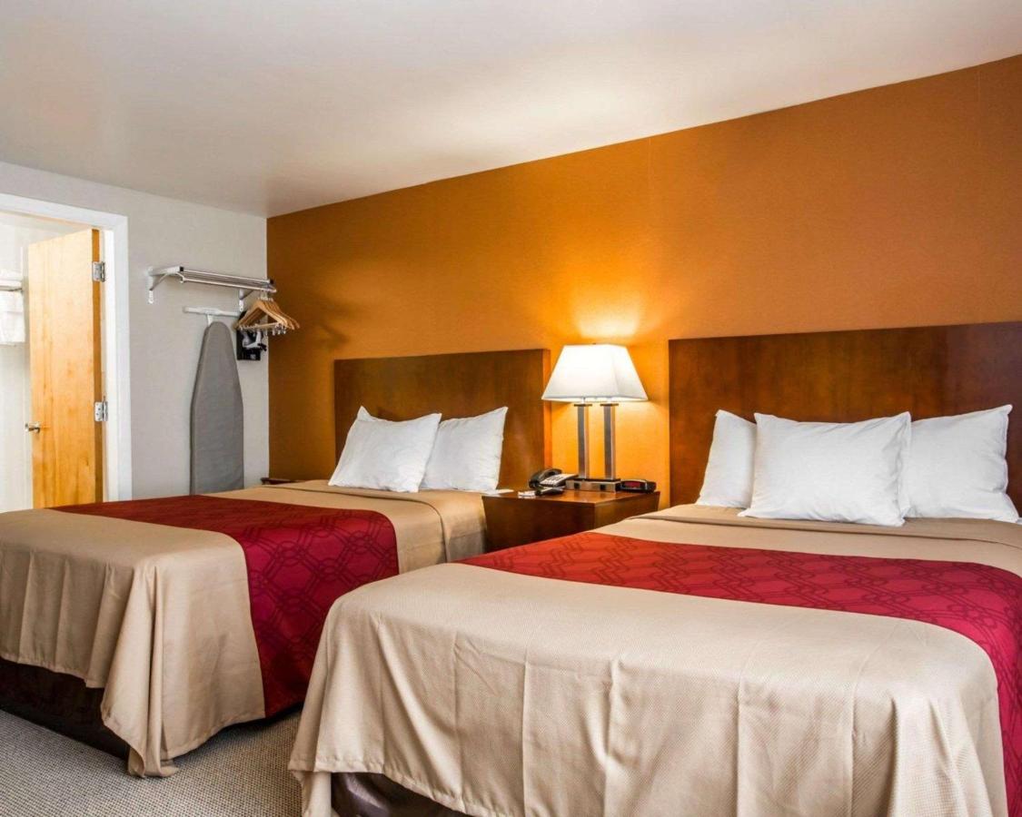| Econo Lodge Lakes Region
