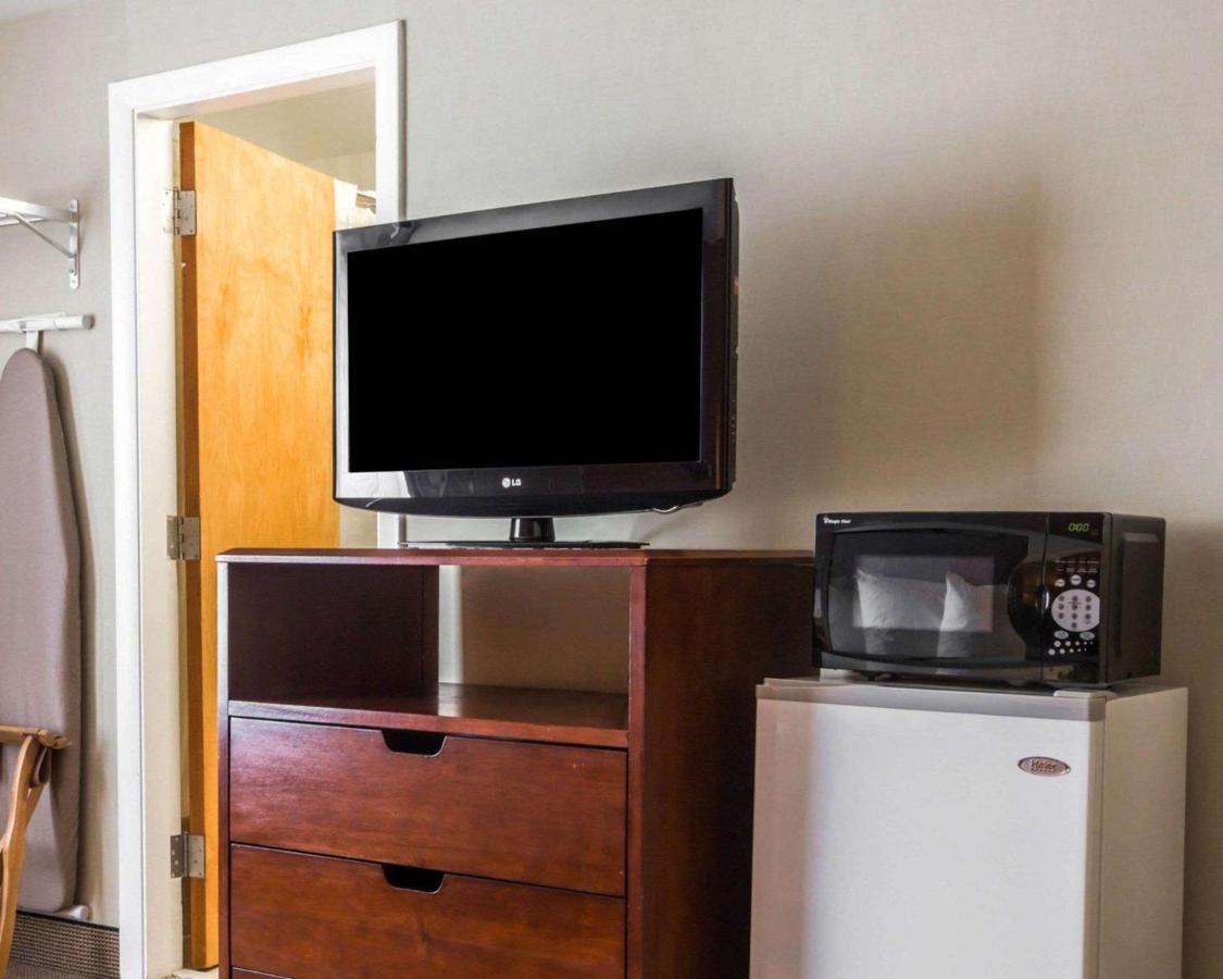 | Econo Lodge Lakes Region