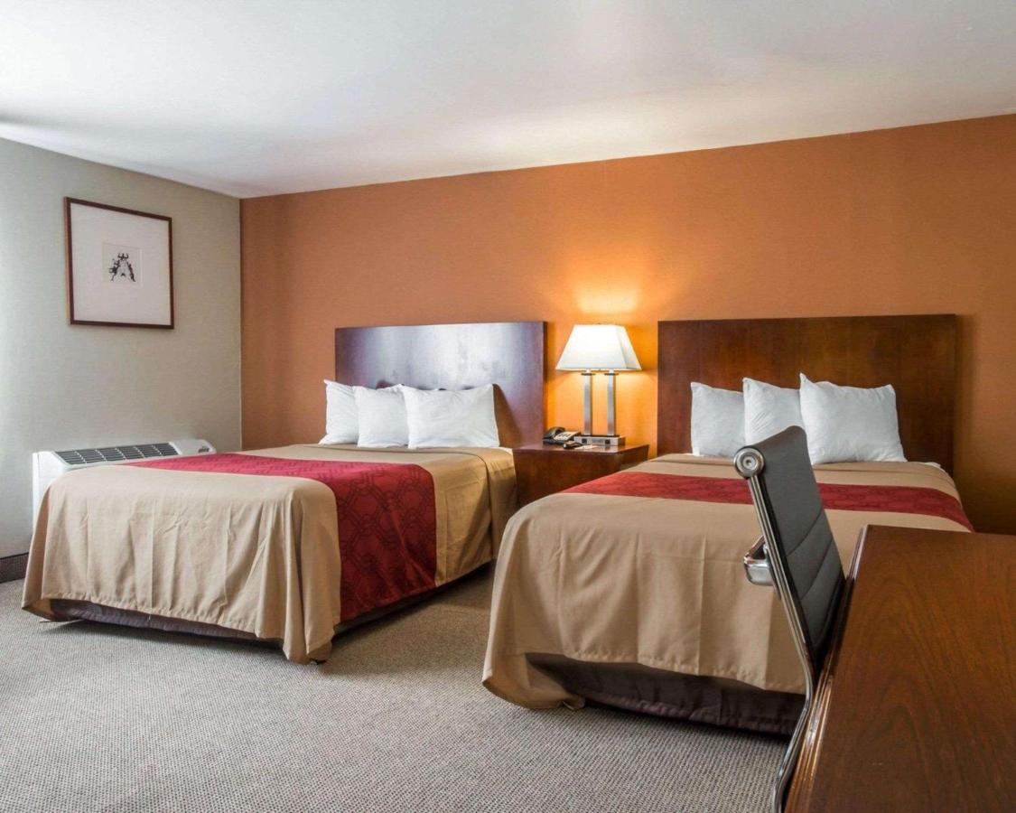 | Econo Lodge Lakes Region
