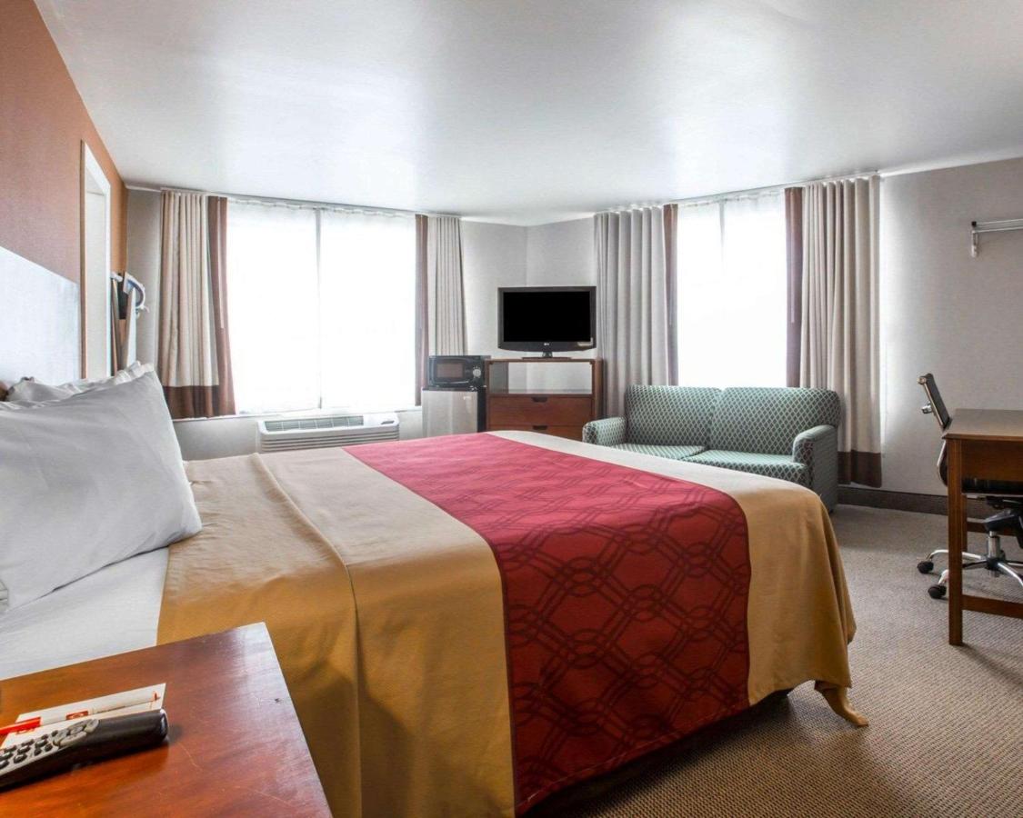| Econo Lodge Lakes Region