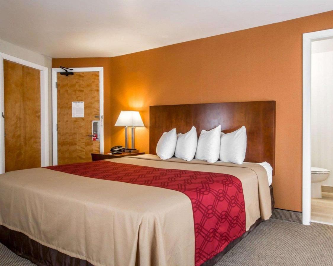 | Econo Lodge Lakes Region