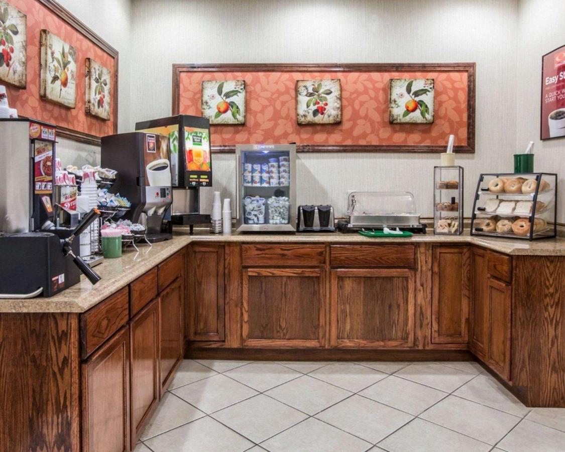 | Econo Lodge Lakes Region