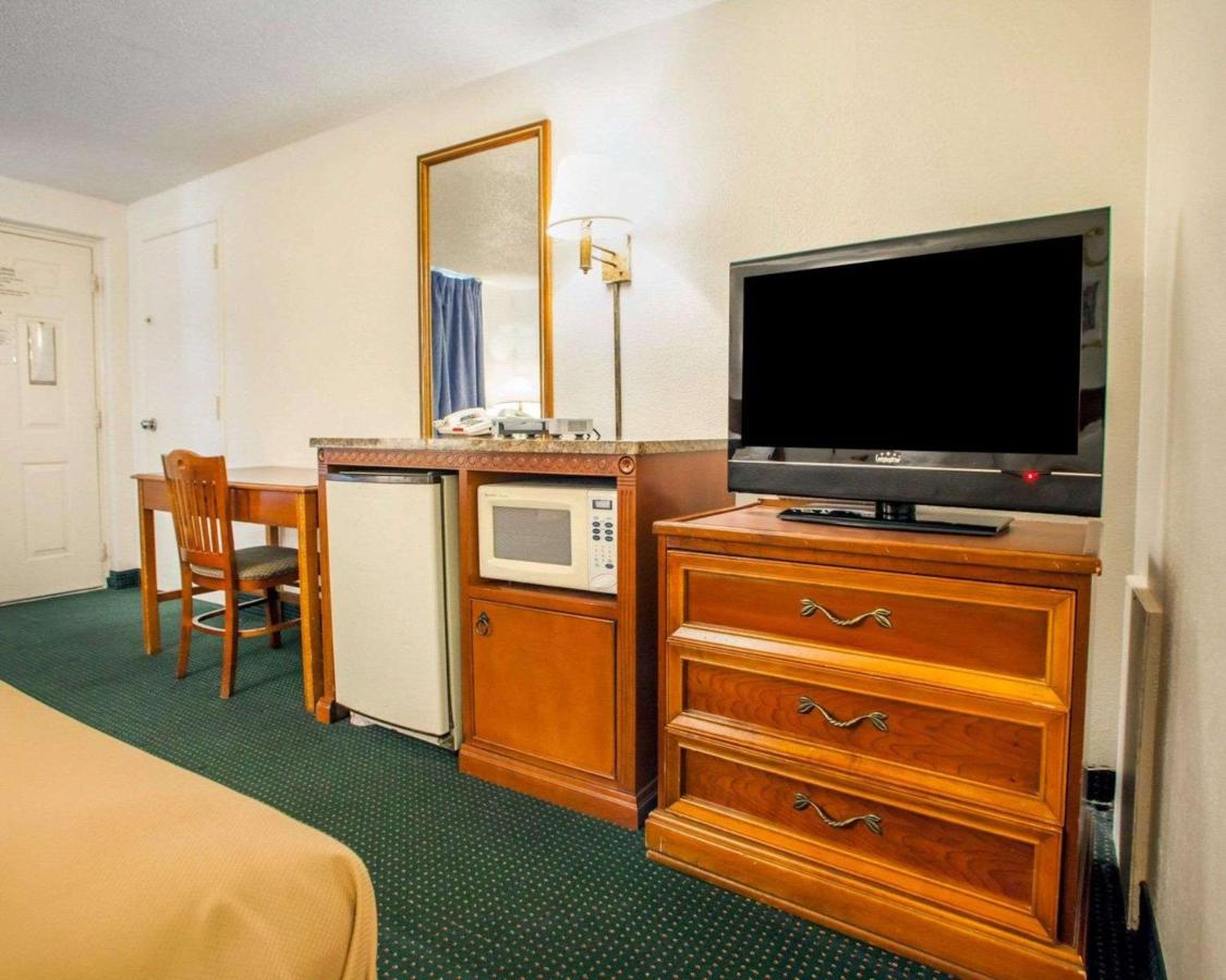  | Econo Lodge Somers Point