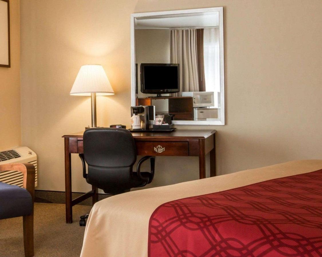  | Econo Lodge Lakes Region