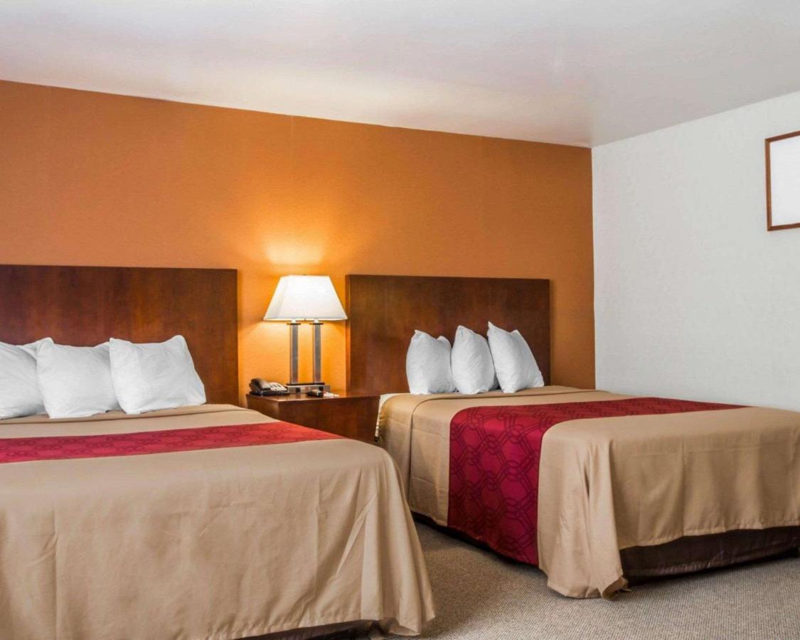 | Econo Lodge Lakes Region