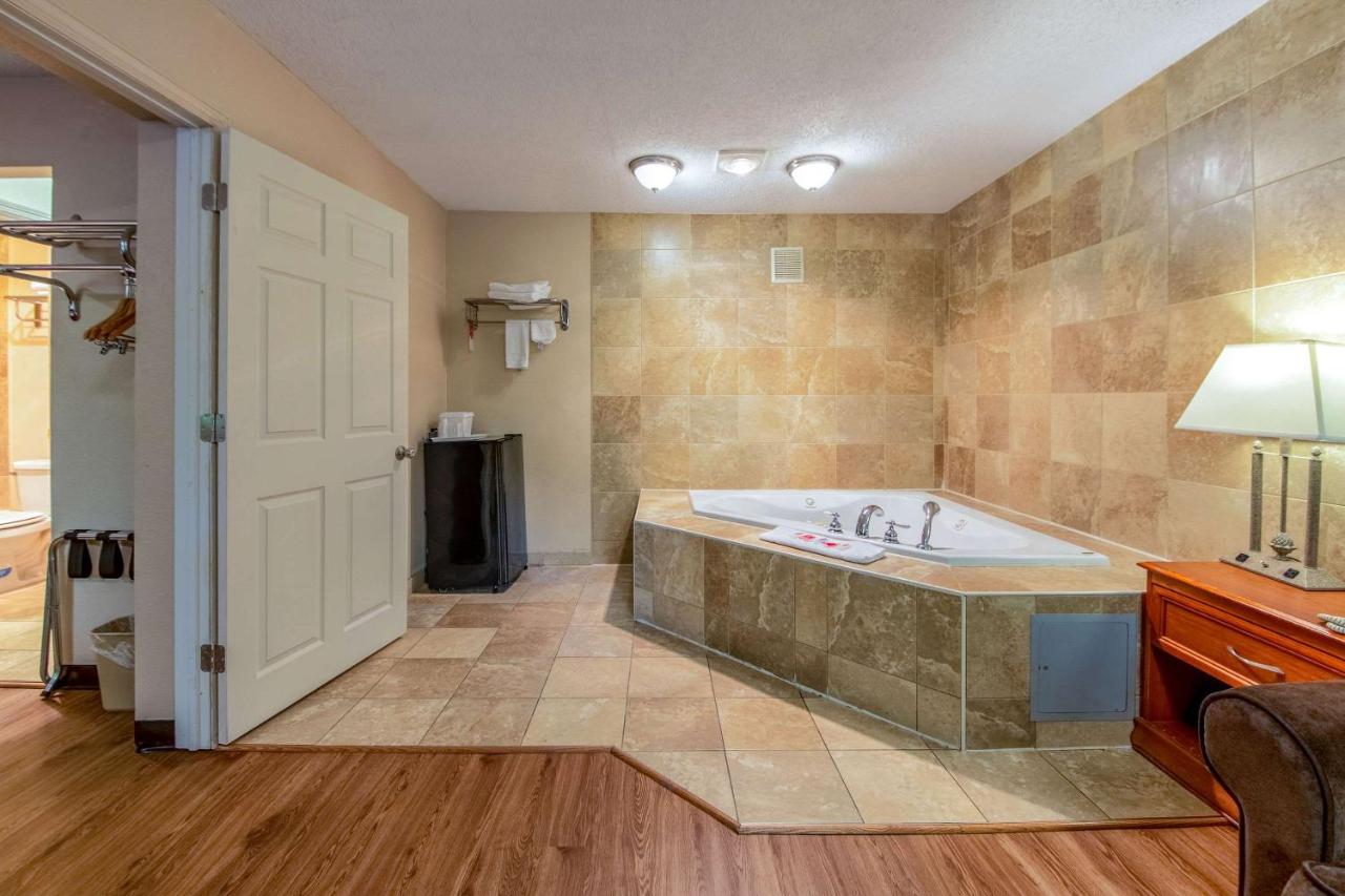 | Econo Lodge Mount Laurel