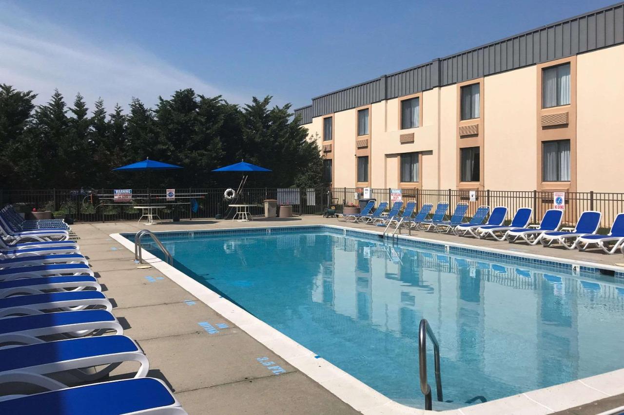 | Clarion Hotel & Conference Center Toms River