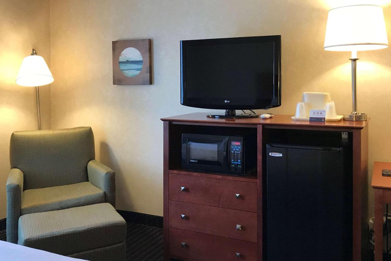 | Clarion Hotel & Conference Center Toms River