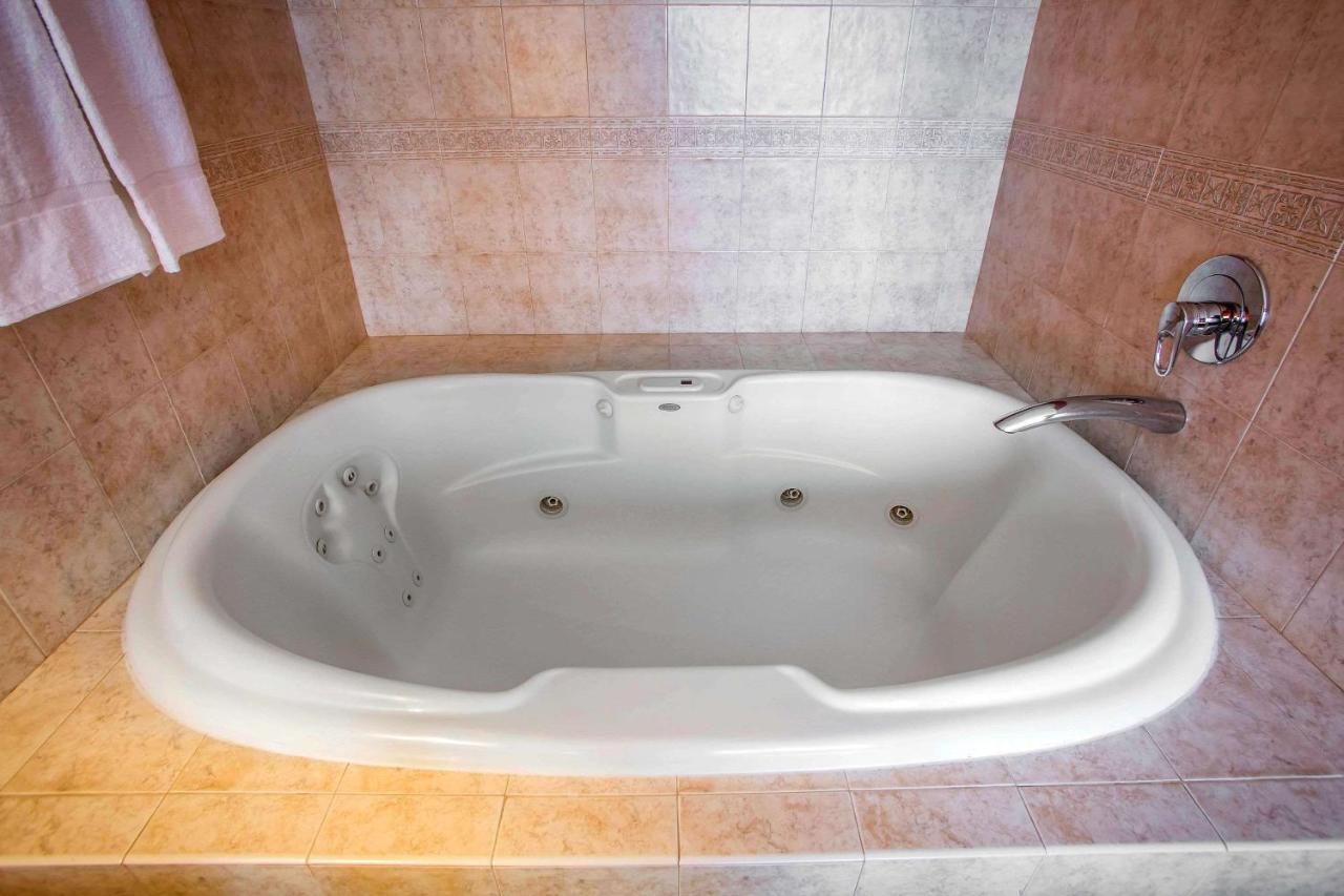  | Clarion Hotel & Conference Center Toms River