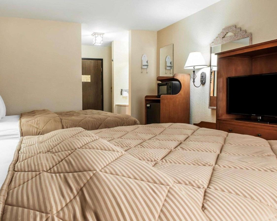 Queen Room with Two Queen Beds - Non-Smoking at Econo Lodge Las Cruces University Area