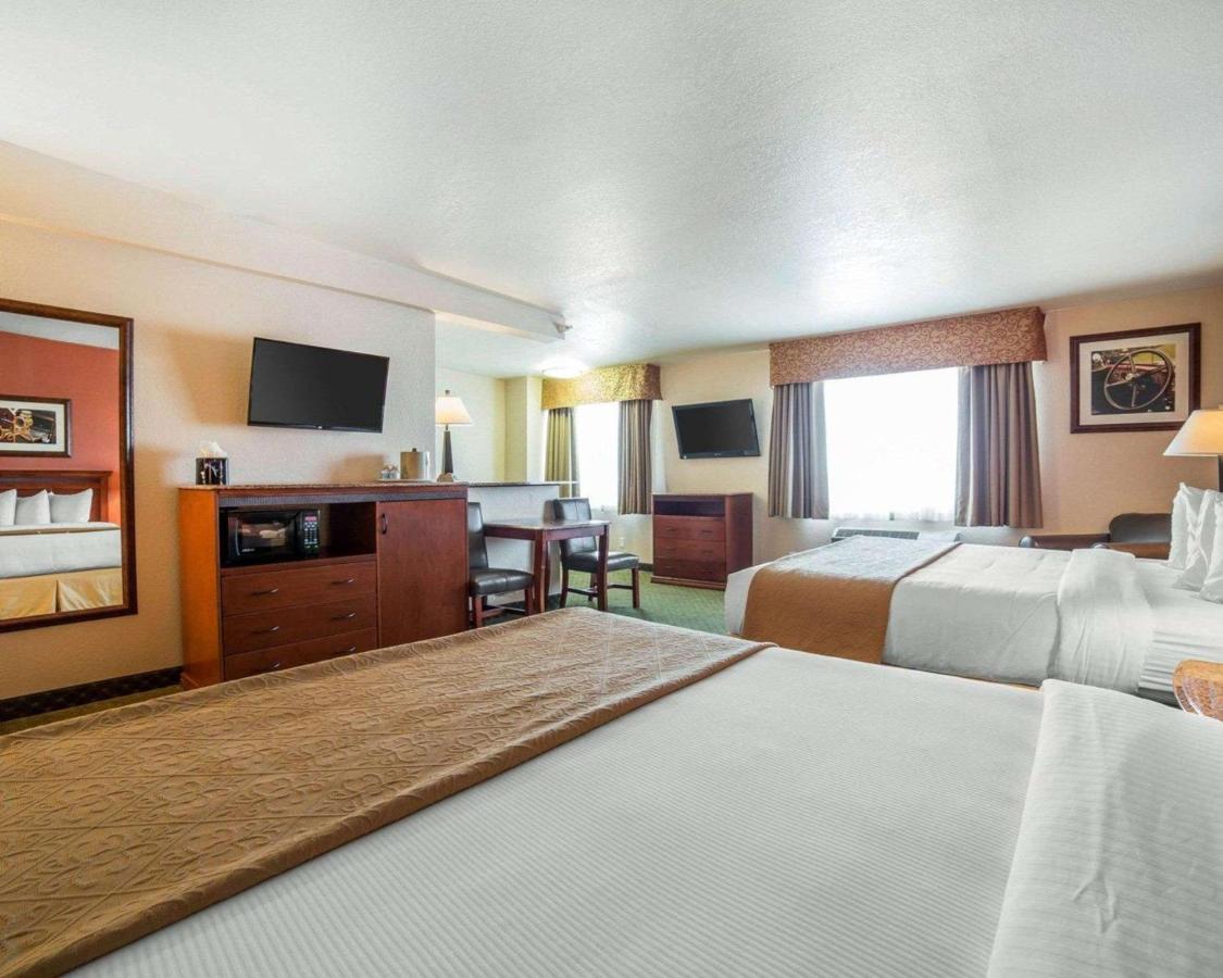 Quadruple Room with One King Room and One Queen Room - Accessible/Non-Smoking at Quality Inn Winnemucca - Model T Casino
