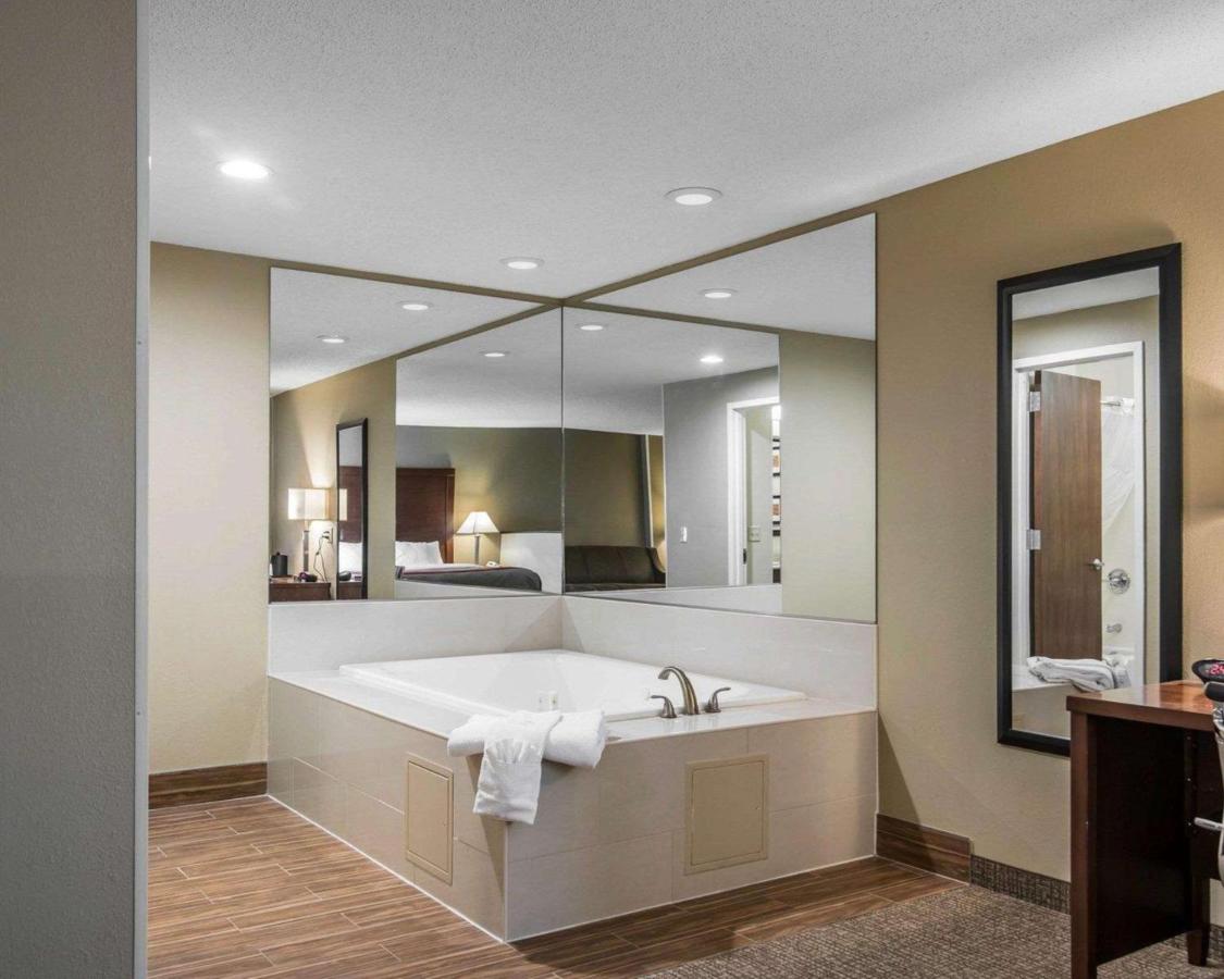| Comfort Inn Saugerties