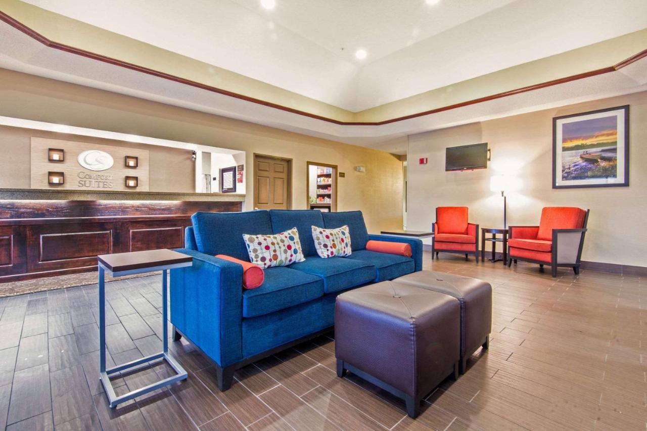 | Comfort Suites Rochester Henrietta University Area