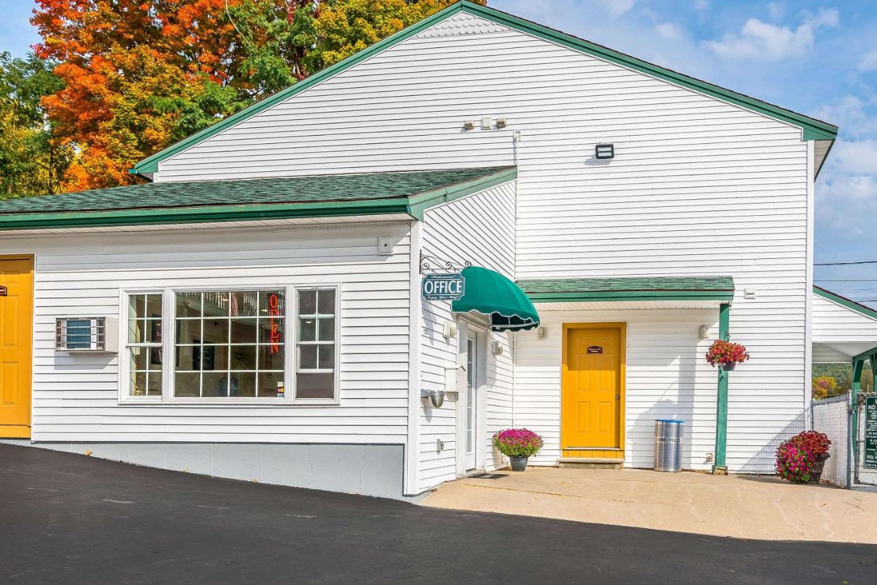 | Rodeway Inn Lake George Outlets